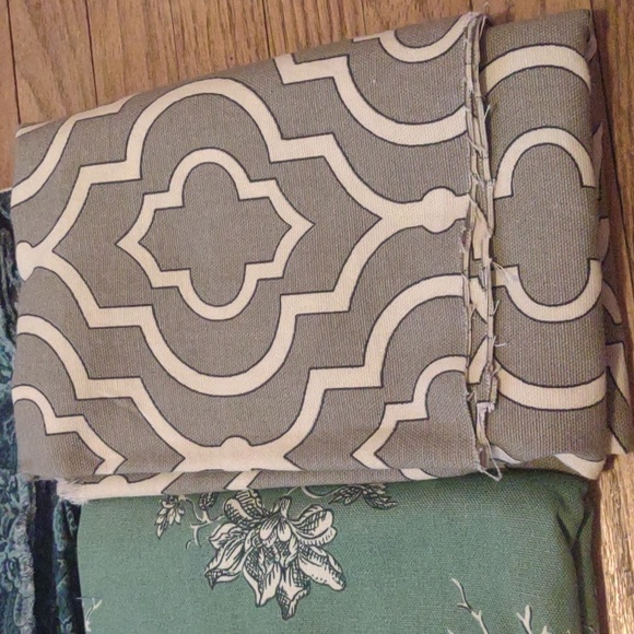 Green fabric bundle lot 4 different patterns - Picture 4 of 5